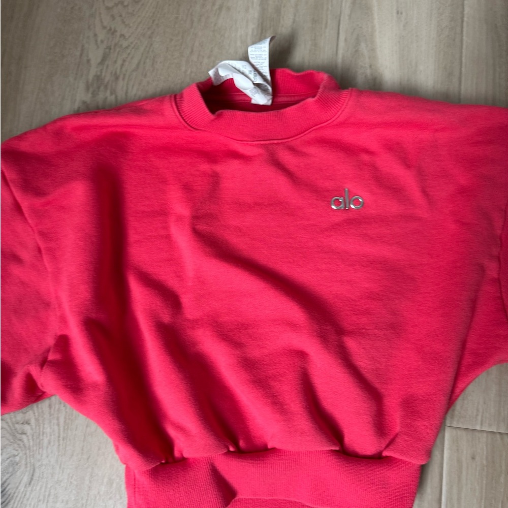 ALO Yoga candy Red cropped Crew Neck Sweatshirt - Sz s